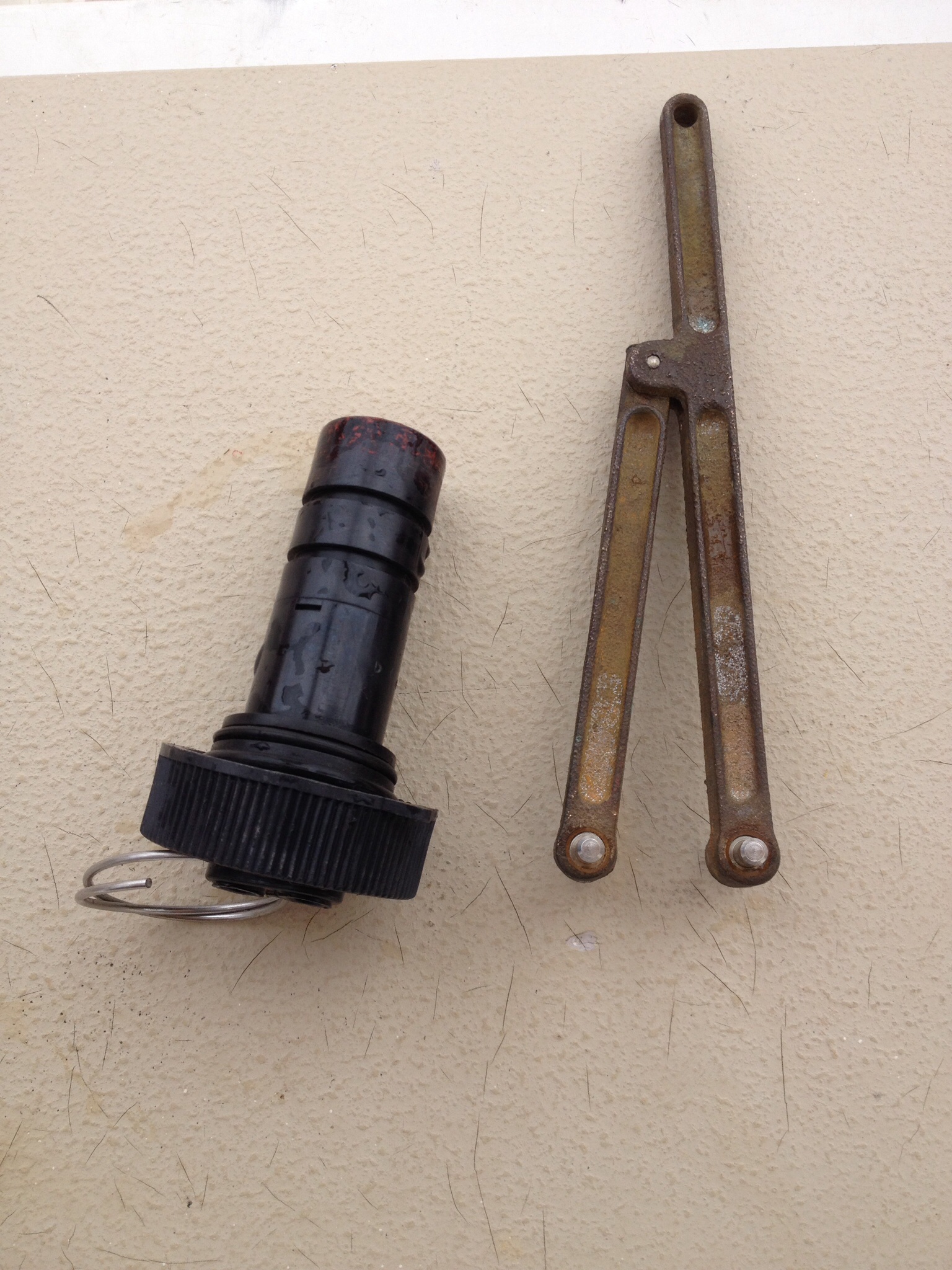 Bung and deckplate key