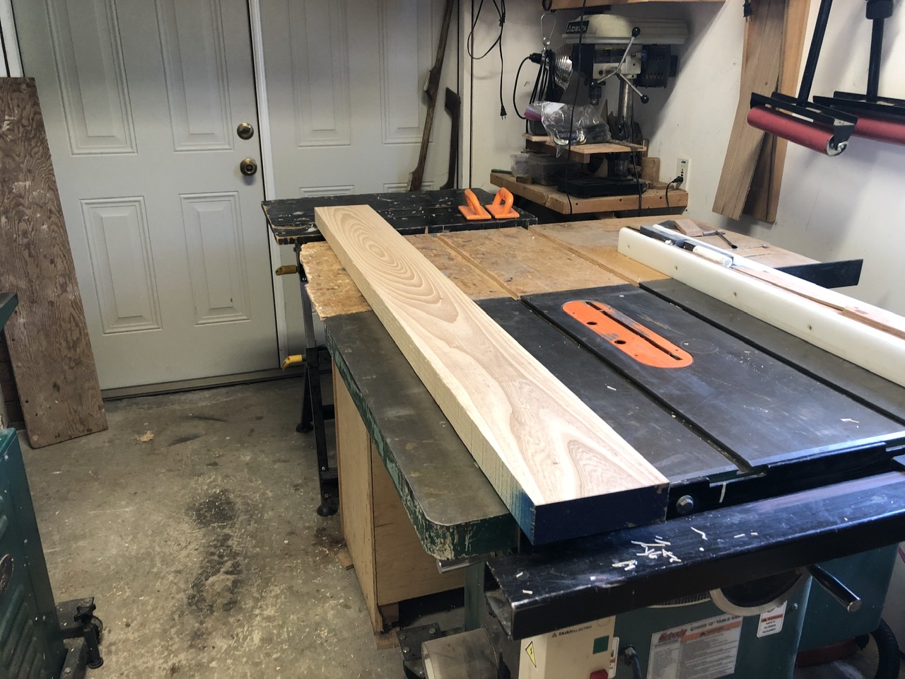 After planing the plank can be ripped with wise. The reference guide is the edge you finished in the jointer. It's rides against the fence in the table saw.