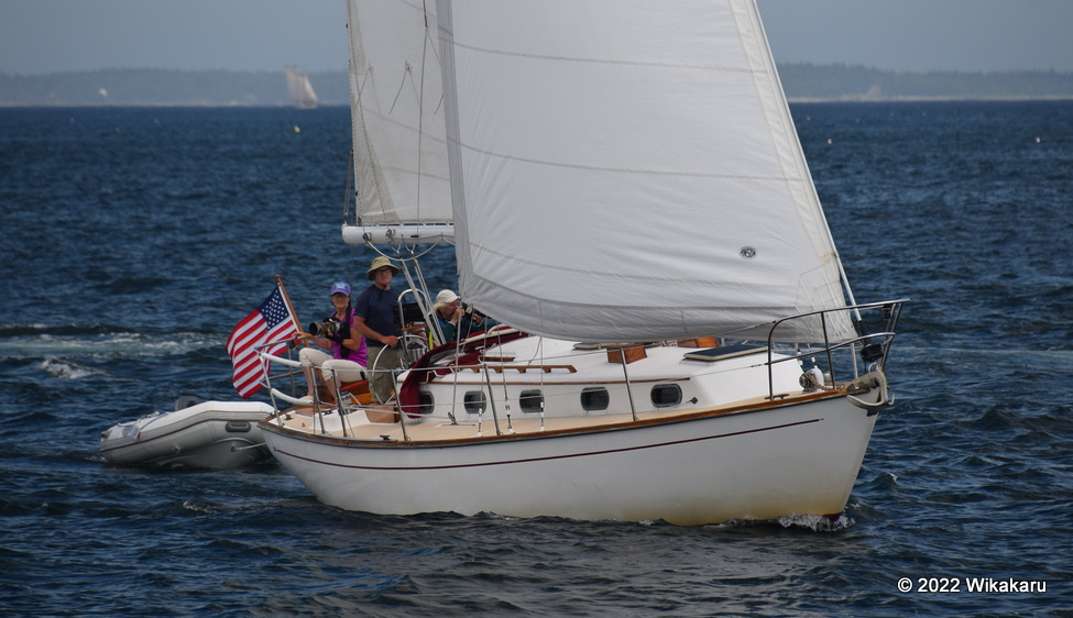 CD33 Astarte sails past the Rockland Breakwater