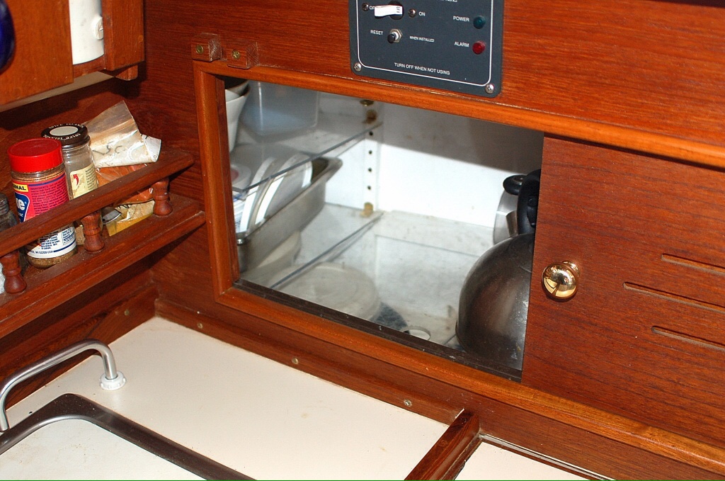 space behind stove.jpg